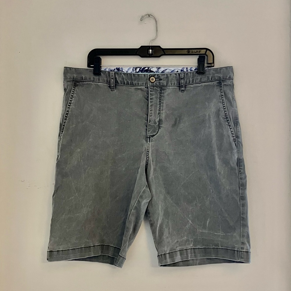Tommy Bahama Grey Flat Front Bermuda Shorts Size 36